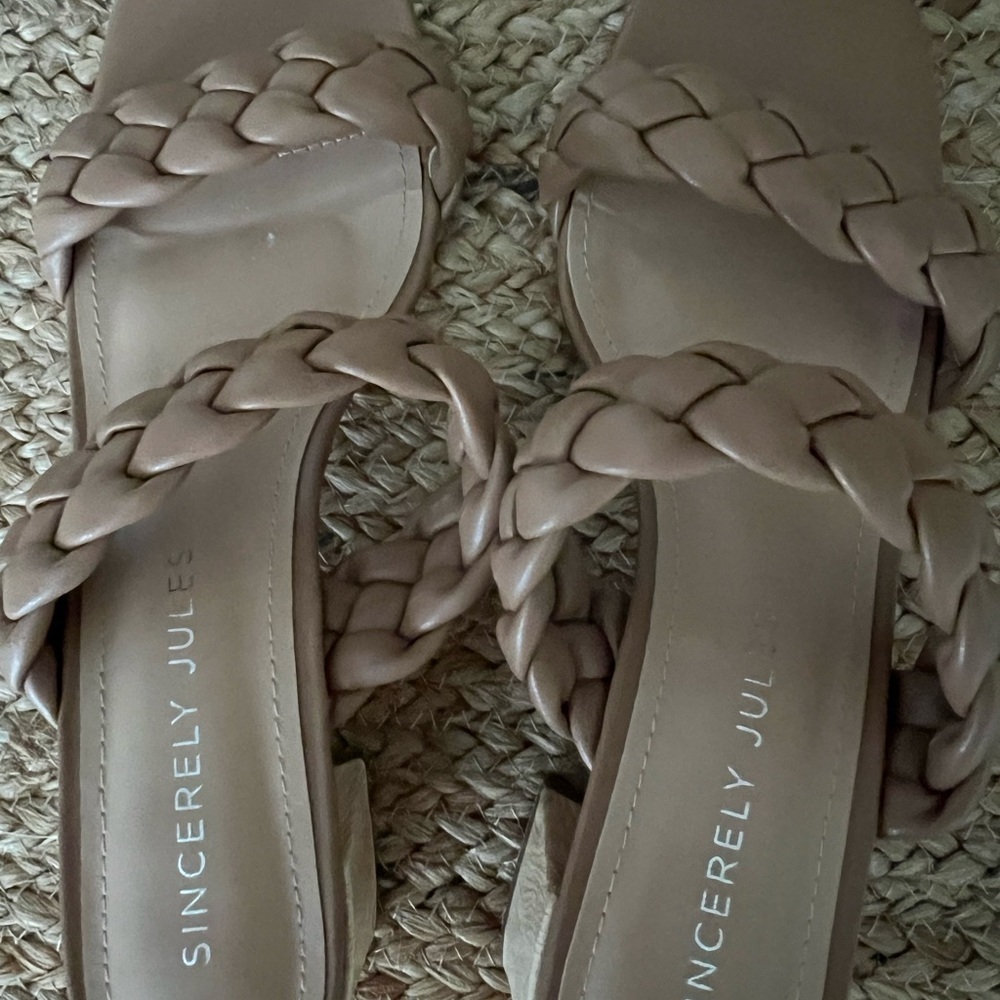 Sincerely Jules tan slip on sandals with 2” wood grain look heel size 8.5 - Picture 2 of 7